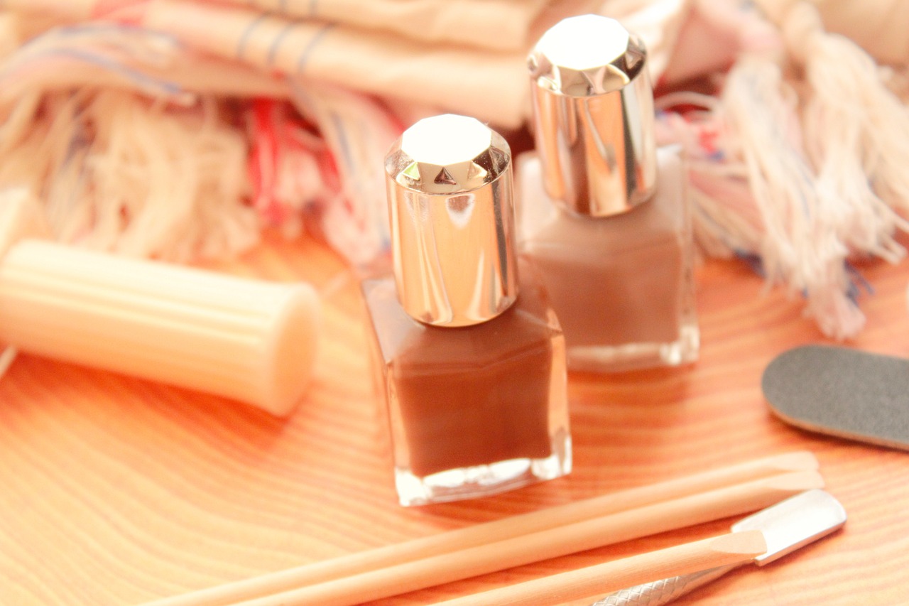 odkryj tajniki pielęgnacji paznokci, aby cieszyć się zdrowymi i pięknymi dłońmi. znajdź porady dotyczące manicure, odpowiednich produktów oraz technik, które pomogą utrzymać twoje paznokcie w doskonałej kondycji.